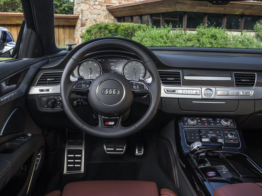 Торпедо Audi S8 2014 года  (NA) (фото 13 из 23)